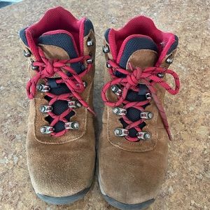 Youth hiking boots